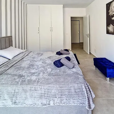 Azura - Where The Sea Meets The Serenity Of Apartment *