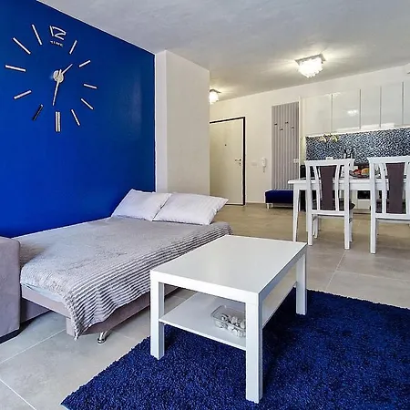 Azura - Where The Sea Meets The Serenity Of Apartment